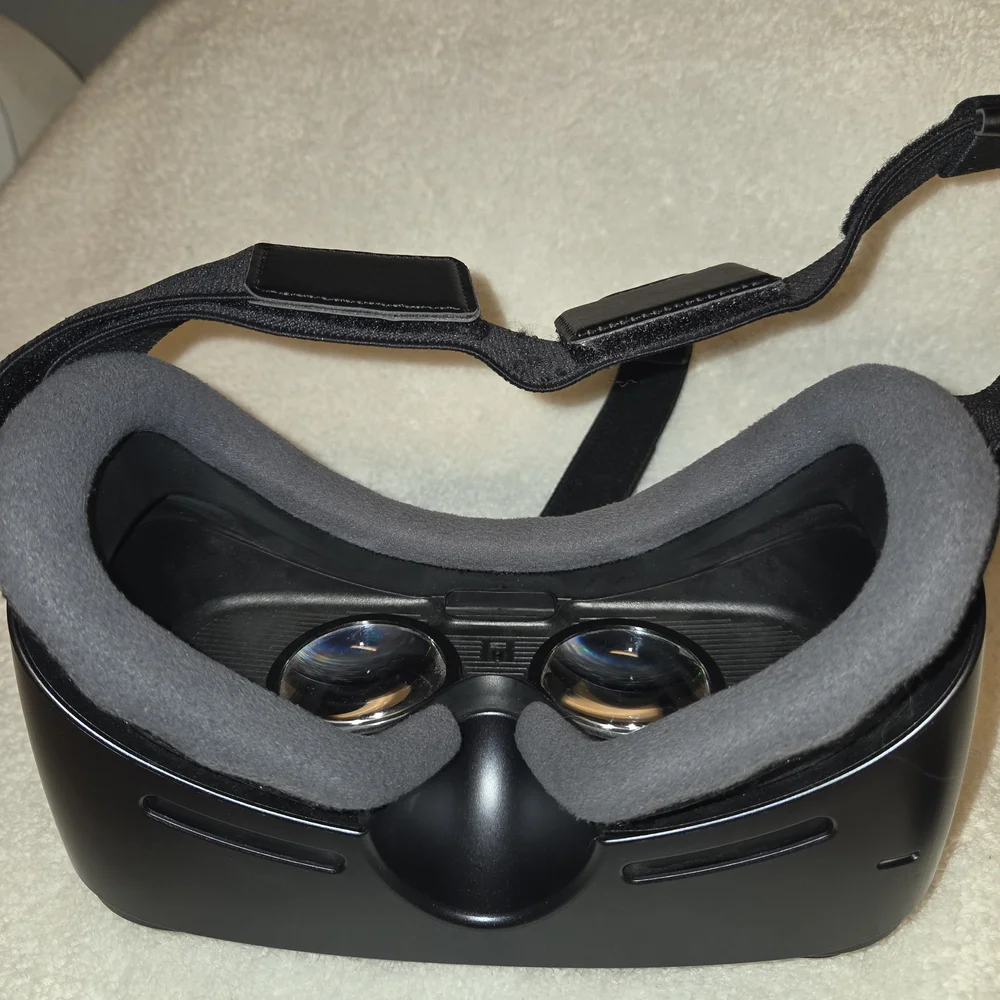 Samsung Black VR Headset with Controller